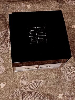 Givenchy Prisme Libre Loose Powder Compact - Black
